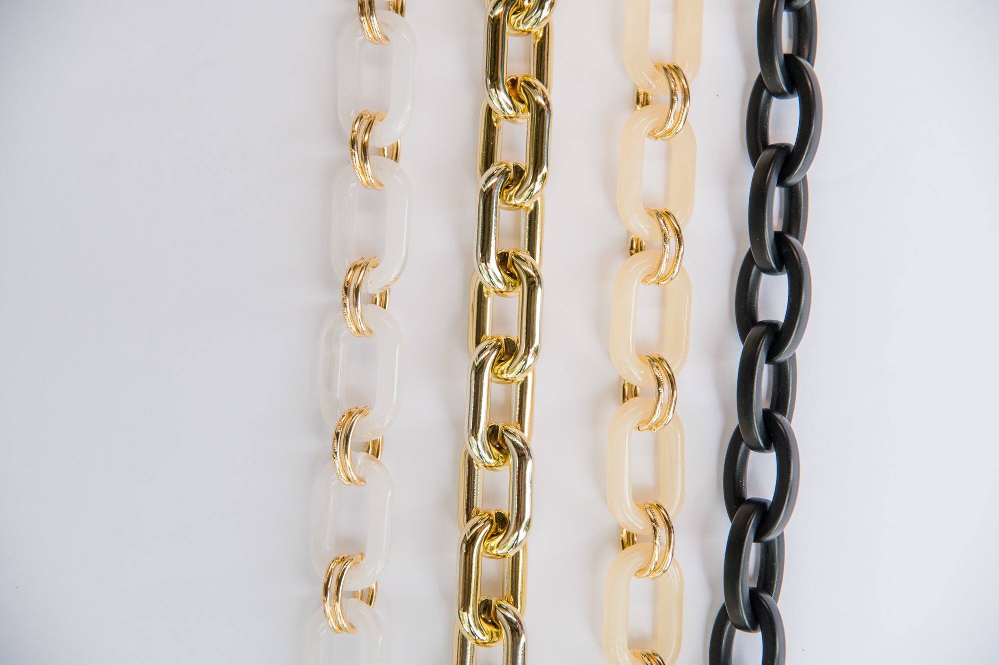 Chain Link Short Acrylic Purse Strap in Caramel