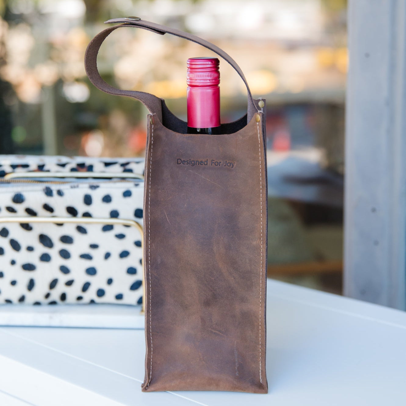 Wine bag in brown leather carries single bottle